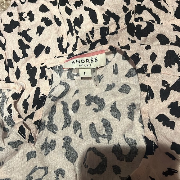 Women’s boutique top size large - Picture 2 of 2